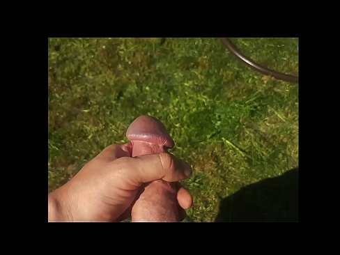 ❤️ Horúca kočka si nechá jebnúť ružovú kundičku a vystrieka sa so squirtom v letnej záhrade Domáce porno na sk.virtsextor.ru