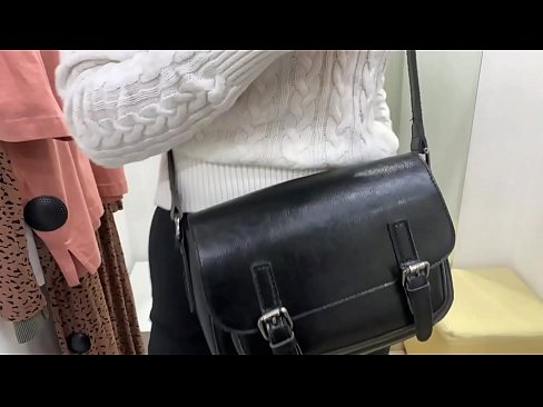 ❤️ Verejná masturbácia mladej sučky FeralBerry s robertkom v skúšobnej miestnosti Domáce porno na sk.virtsextor.ru